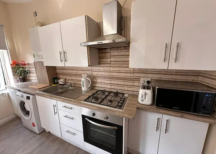 Entire 2 Bedroom Cosy Flat Near City Centre