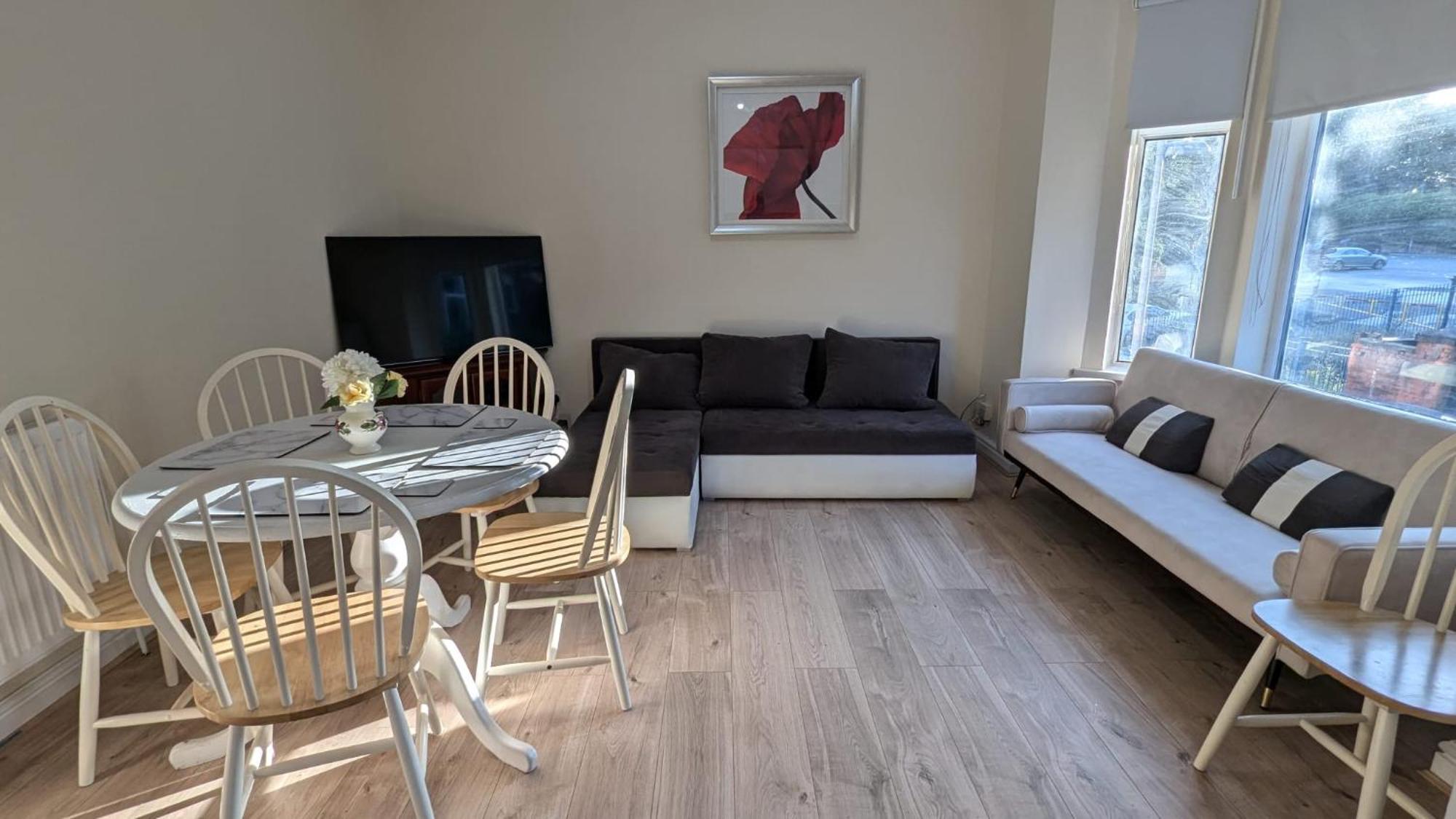 Apartment Entire 2 Bedroom Cosy Flat Near Centre Manchester