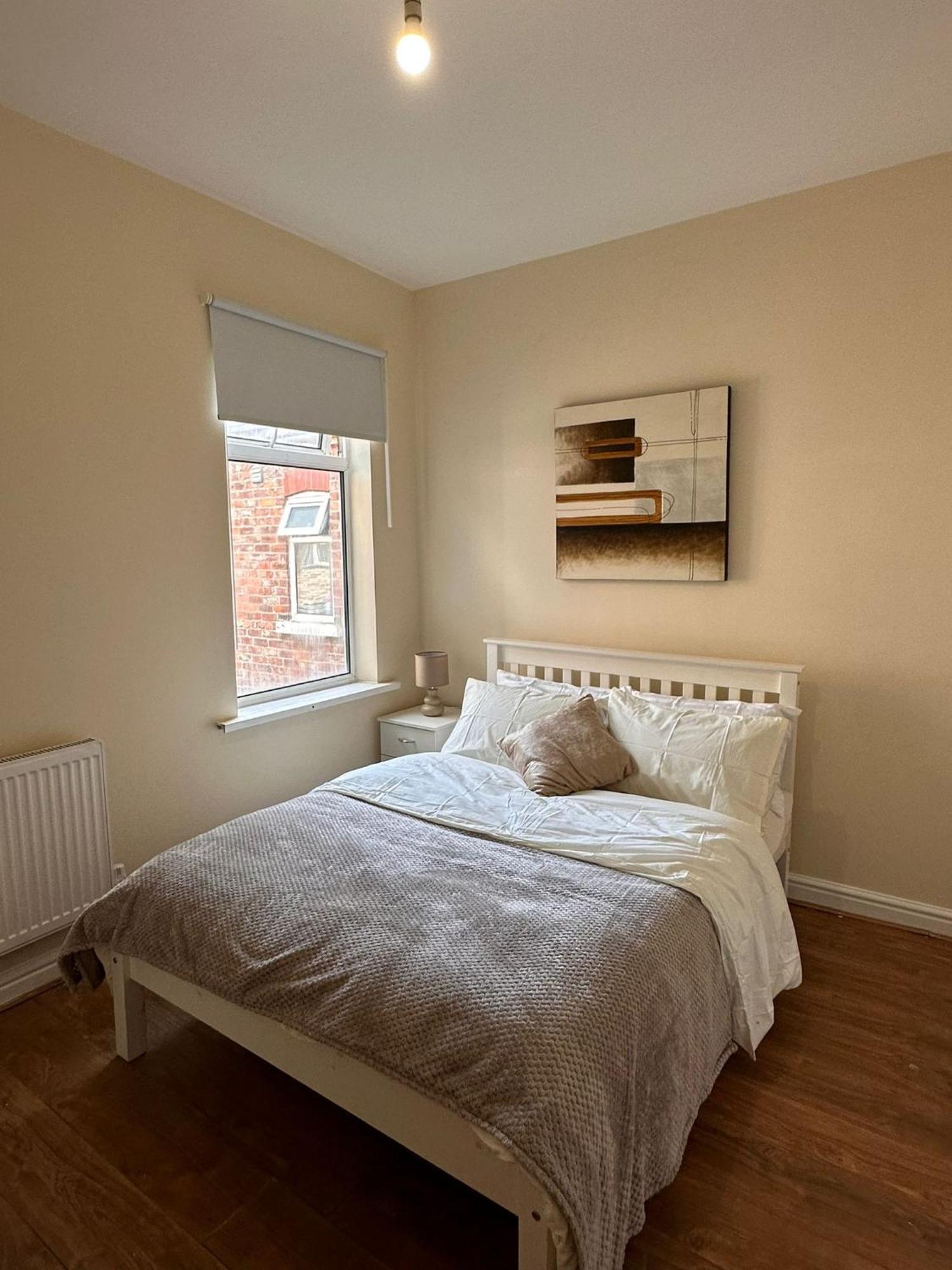 Entire 2 Bedroom Cosy Flat Near Centre