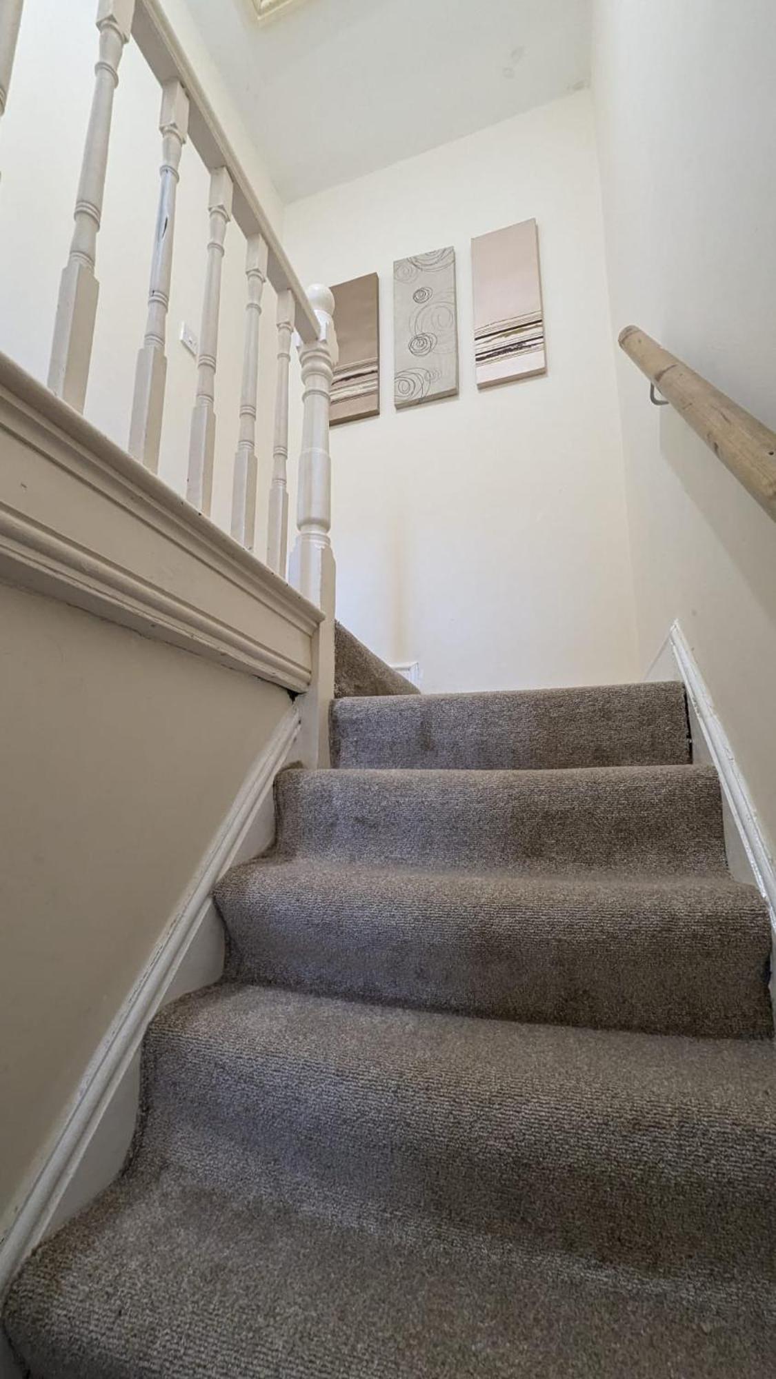 Entire 2 Bedroom Cosy Flat Near Centre