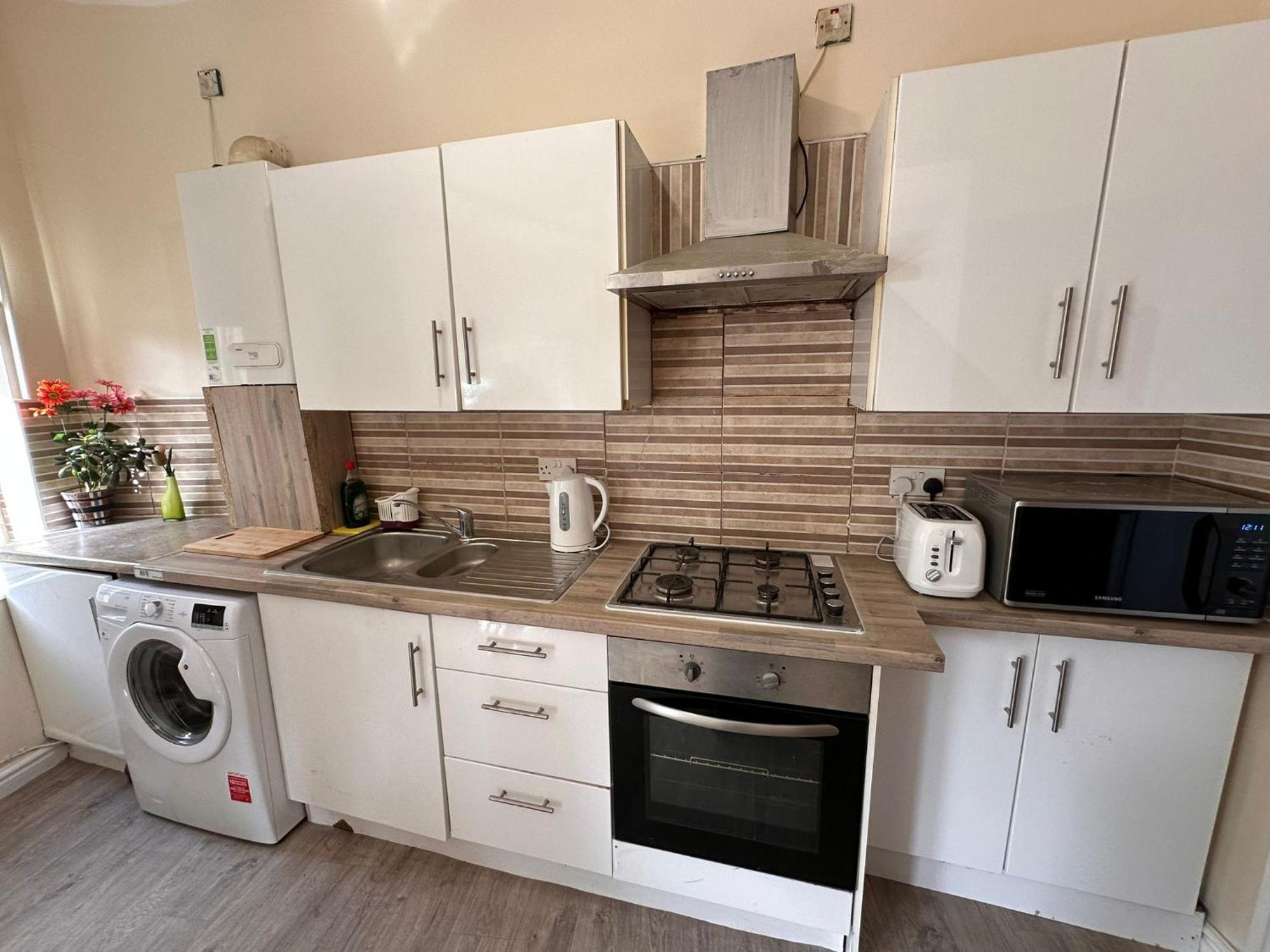 Entire 2 Bedroom Cosy Flat Near Centre *