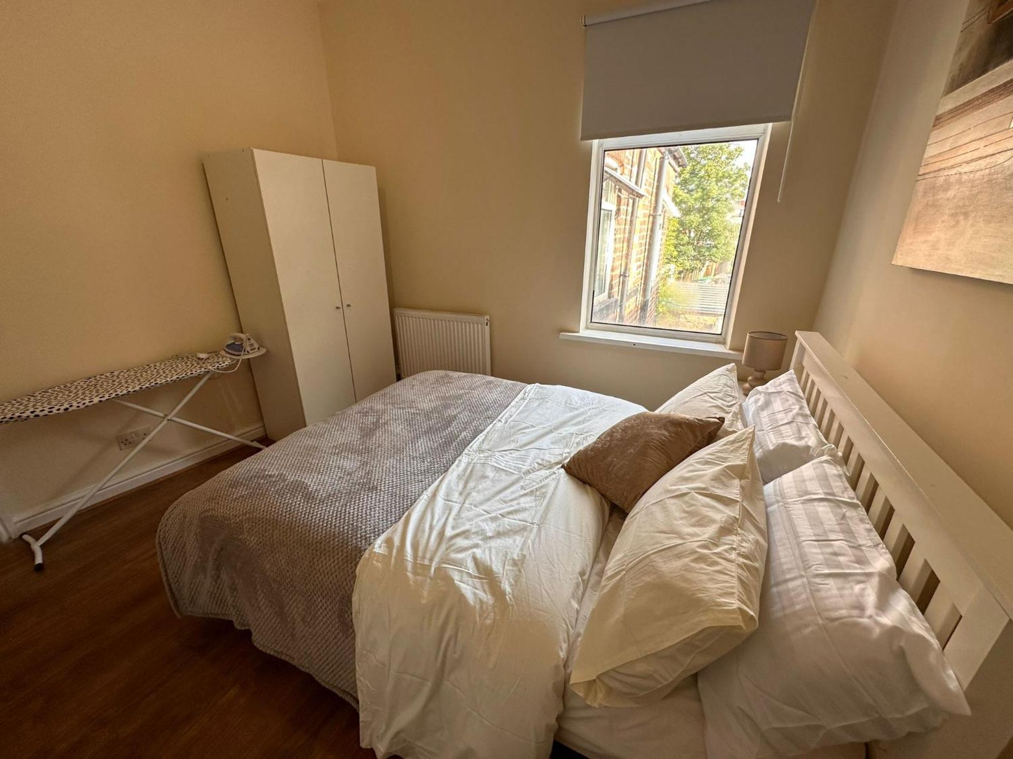 Entire 2 Bedroom Cosy Flat Near Centre