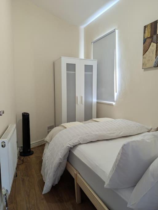 Entire 2 Bedroom Cosy Flat Near Centre Apartment Manchester