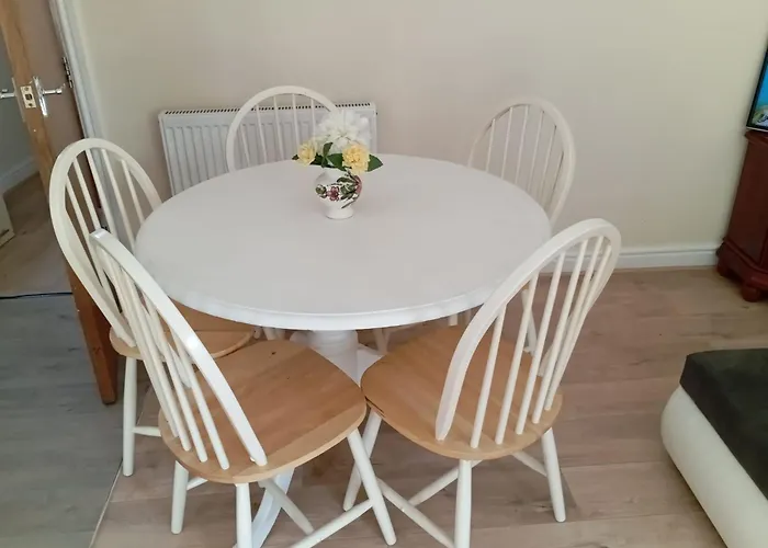 Entire 2 Bedroom Cosy Flat Near City Centre